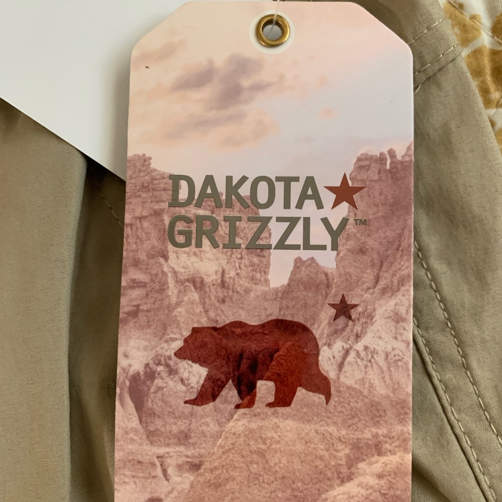 Dakota Grizzly women’s shorts. NWT - Picture 8 of 10